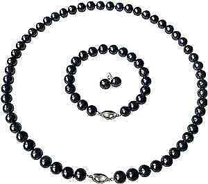 Black bead necklace and bracelet set.