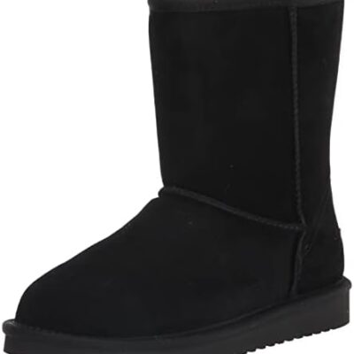 Black suede winter boot with rubber sole.