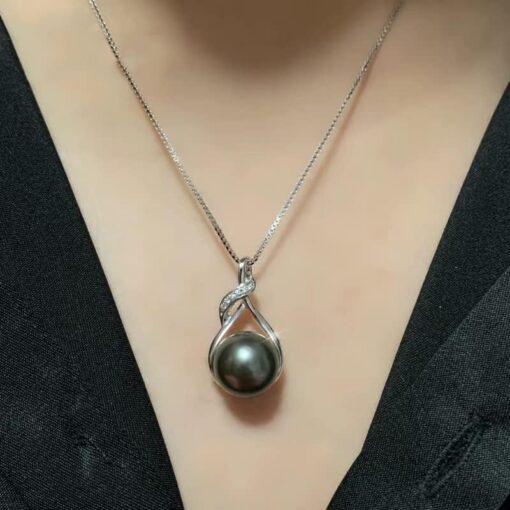 Elegant silver necklace with black pearl pendant.